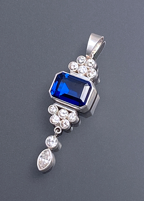 Sapphire Pendant Janet 2026