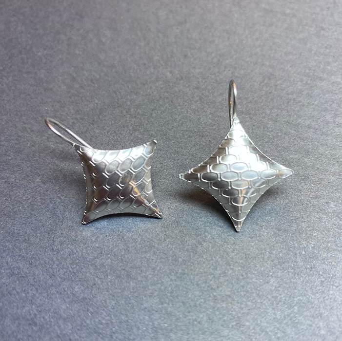 Four Points Earrings - large/textured